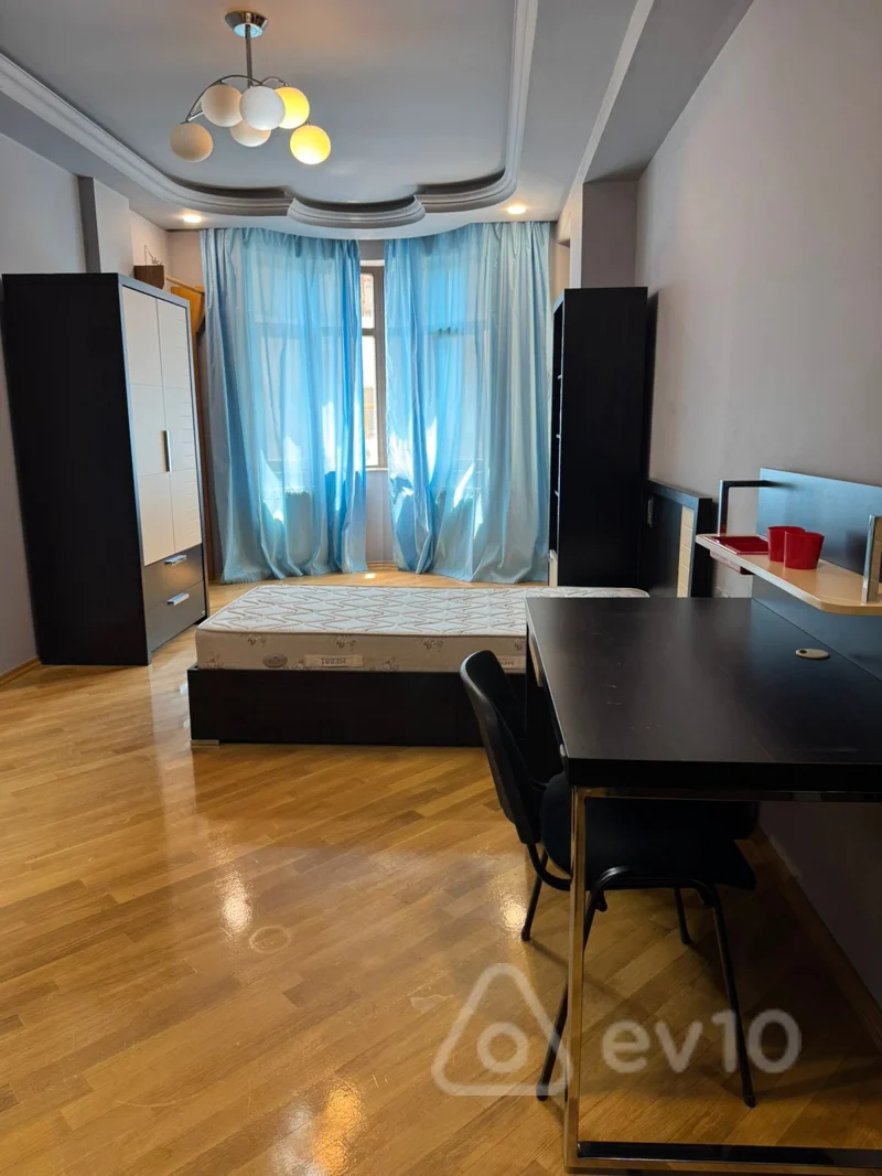 Kirayə verilir 3 otaqlı yeni tikili 115 m²
