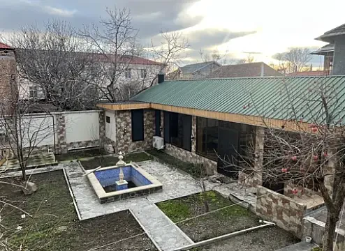 Satılır 5 otaqlı həyət evi 130 m² — Şəki 5 otaq 130.00 m²