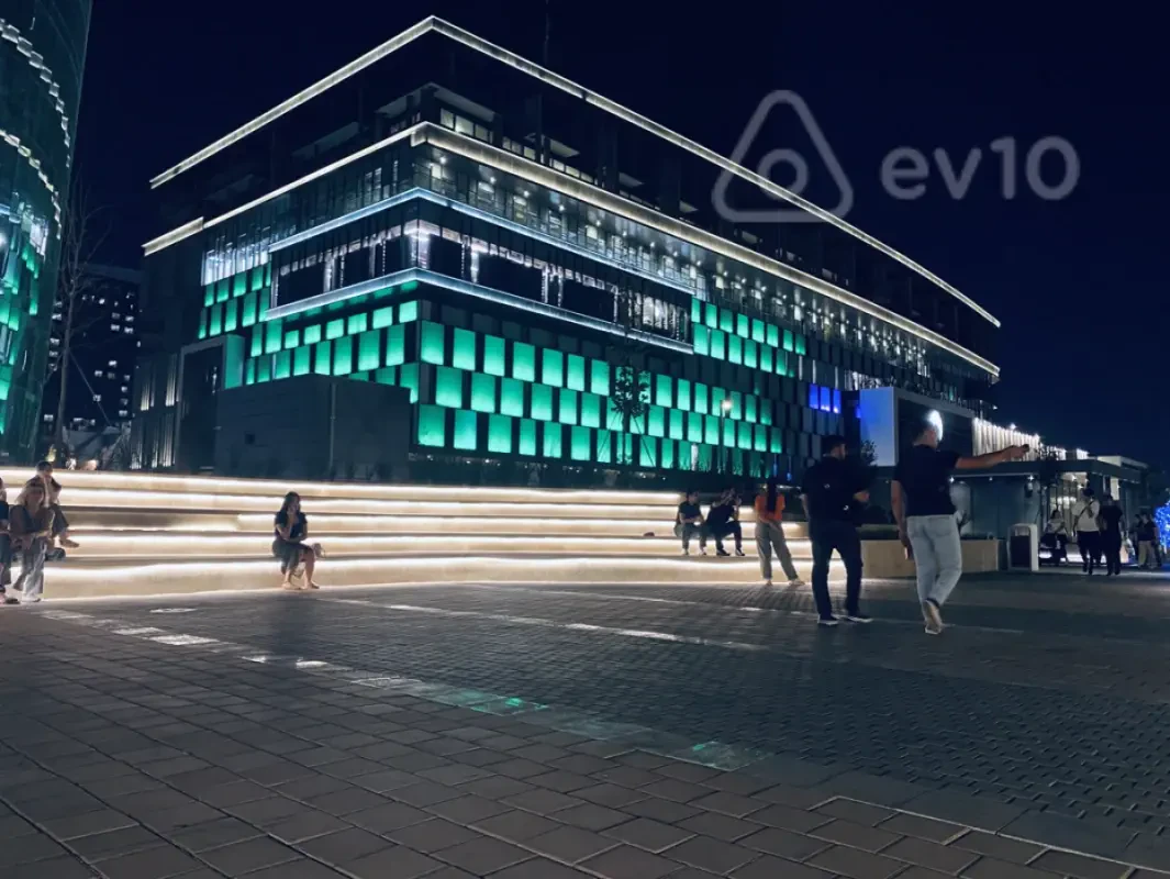 Kirayə verilir 4 otaqlı yeni tikili 210 m²