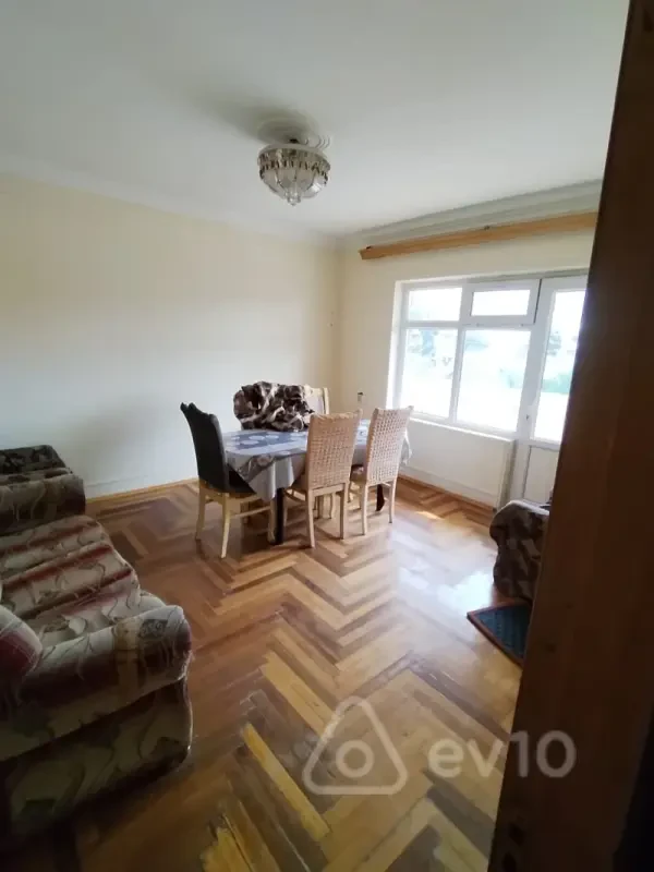 Kirayə verilir 2 otaqlı köhnə tikili 64 m²