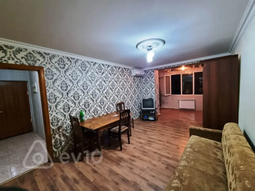 Satılır 2 otaqlı köhnə tikili 55 m²