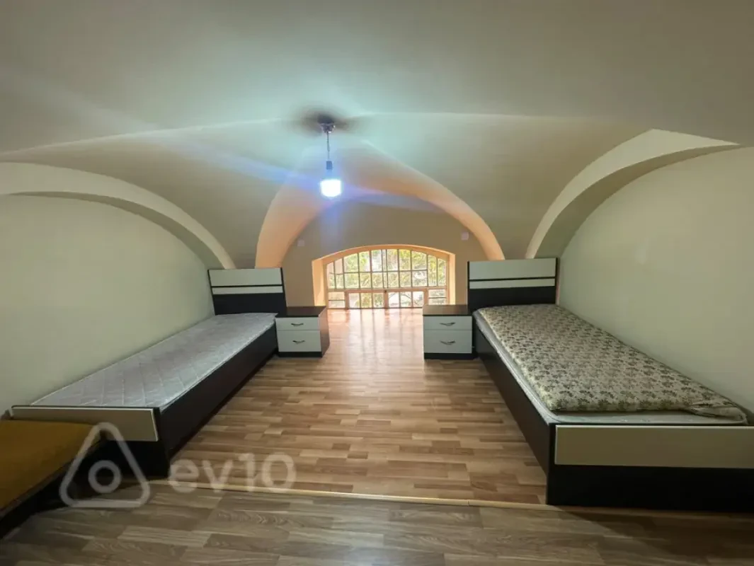 Kirayə verilir 2 otaqlı köhnə tikili 55 m²