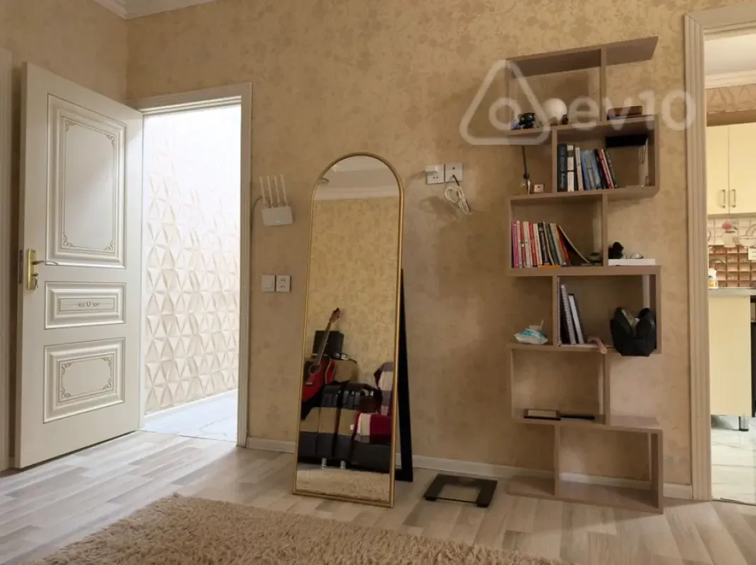 Kirayə verilir 2 otaqlı köhnə tikili 70 m²