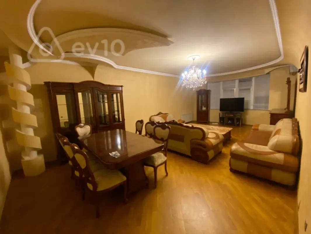 Kirayə verilir 3 otaqlı yeni tikili 145 m²