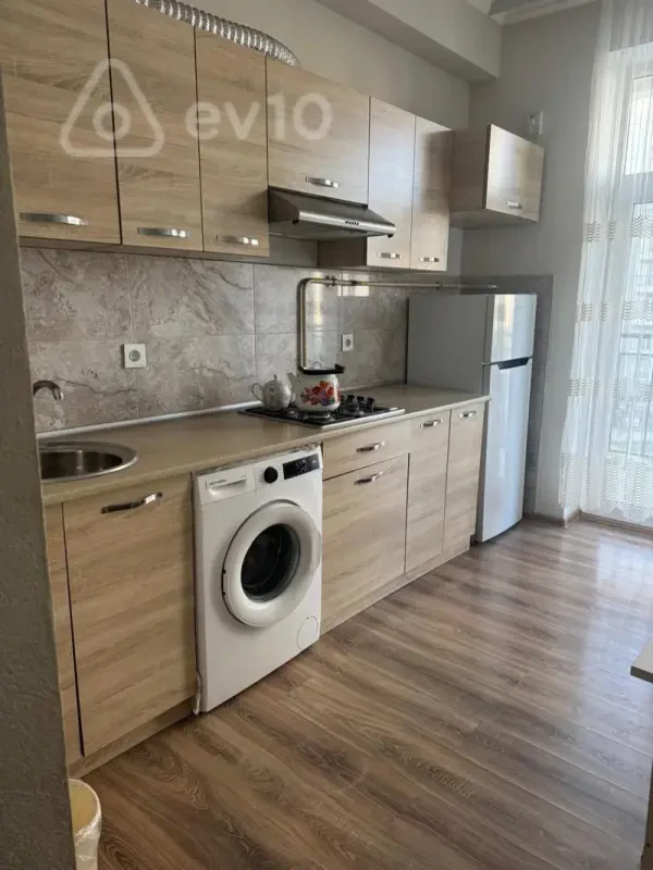 Kirayə verilir 2 otaqlı köhnə tikili 70 m²