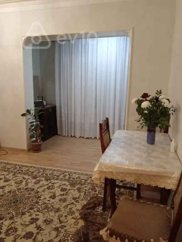 Kirayə verilir 2 otaqlı köhnə tikili 55 m²