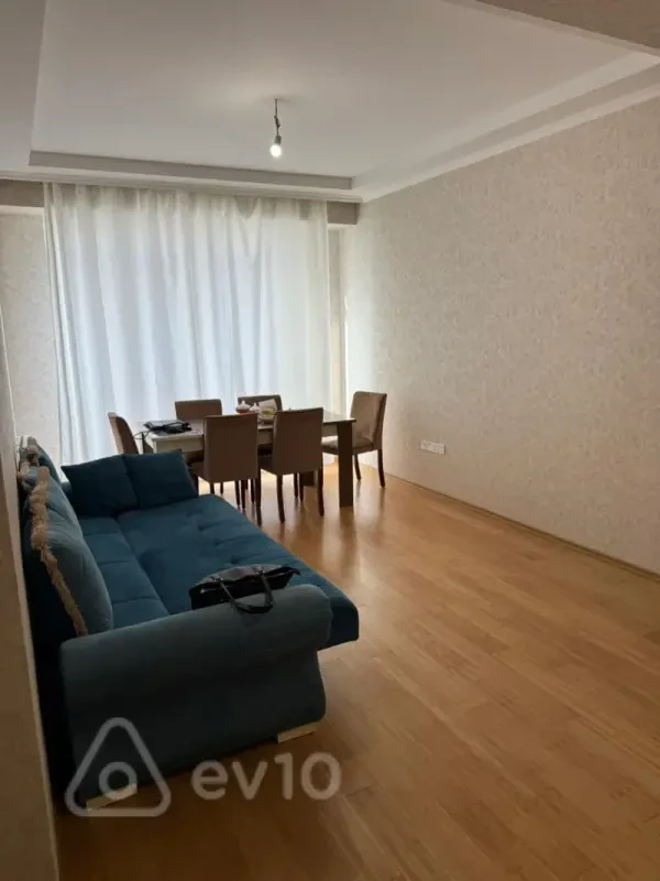 Kirayə verilir 2 otaqlı yeni tikili 70 m²