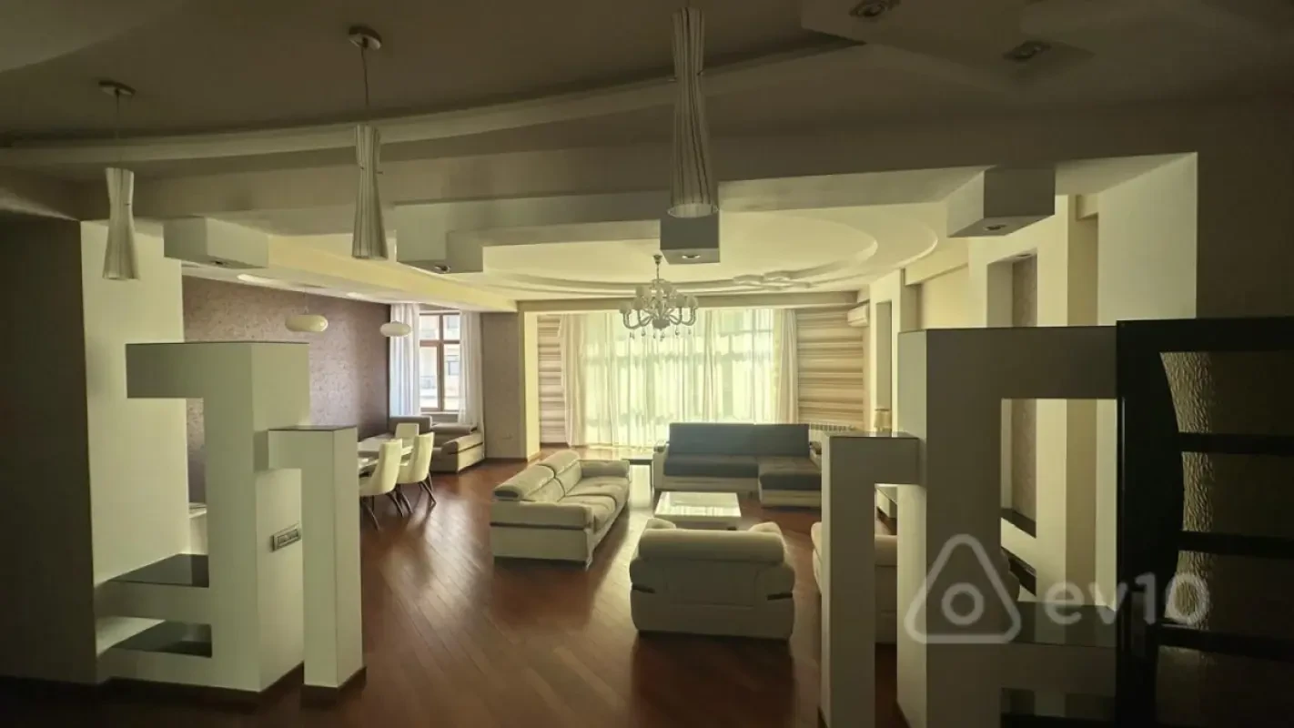 Kirayə verilir 4 otaqlı yeni tikili 200 m²