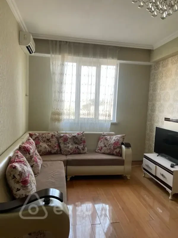 Kirayə verilir 2 otaqlı yeni tikili 50 m²