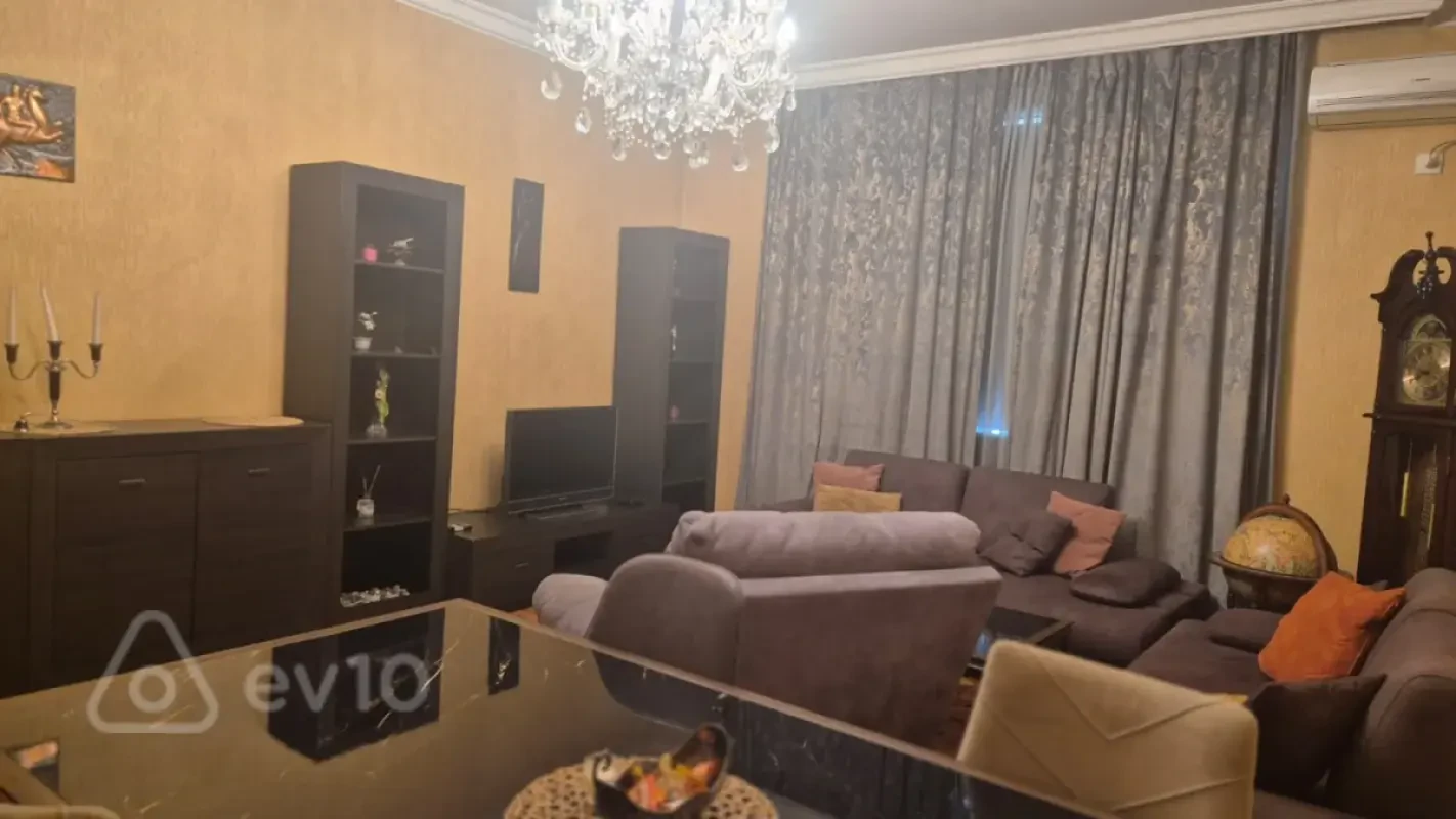 Satılır 3 otaqlı köhnə tikili 114 m²