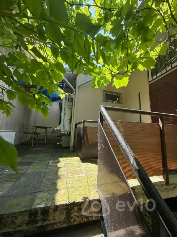 Kirayə verilir 2 otaqlı köhnə tikili 120 m²