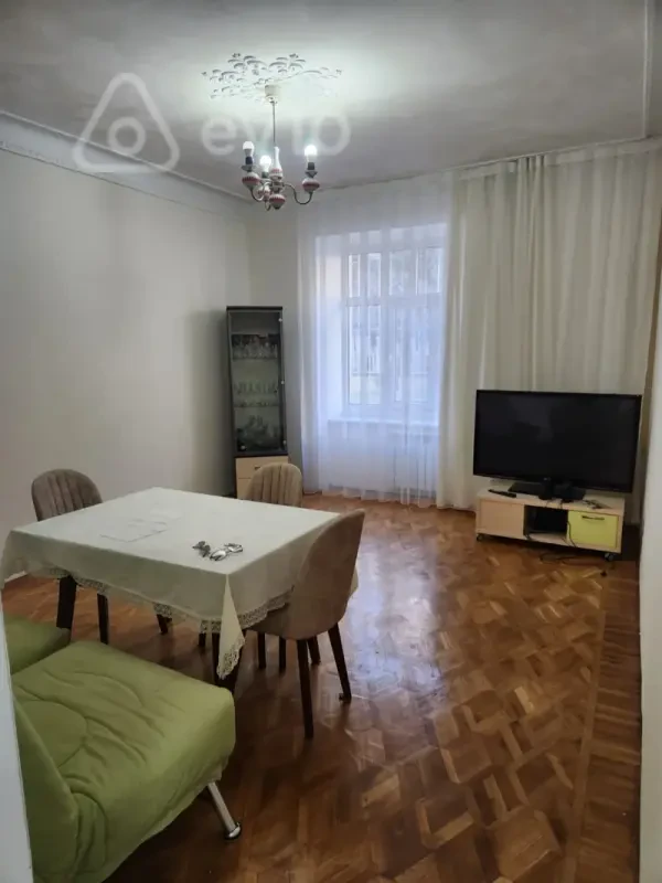 Kirayə verilir 3 otaqlı köhnə tikili 90 m²