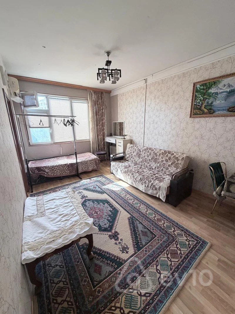 Kirayə verilir 2 otaqlı köhnə tikili 50 m²