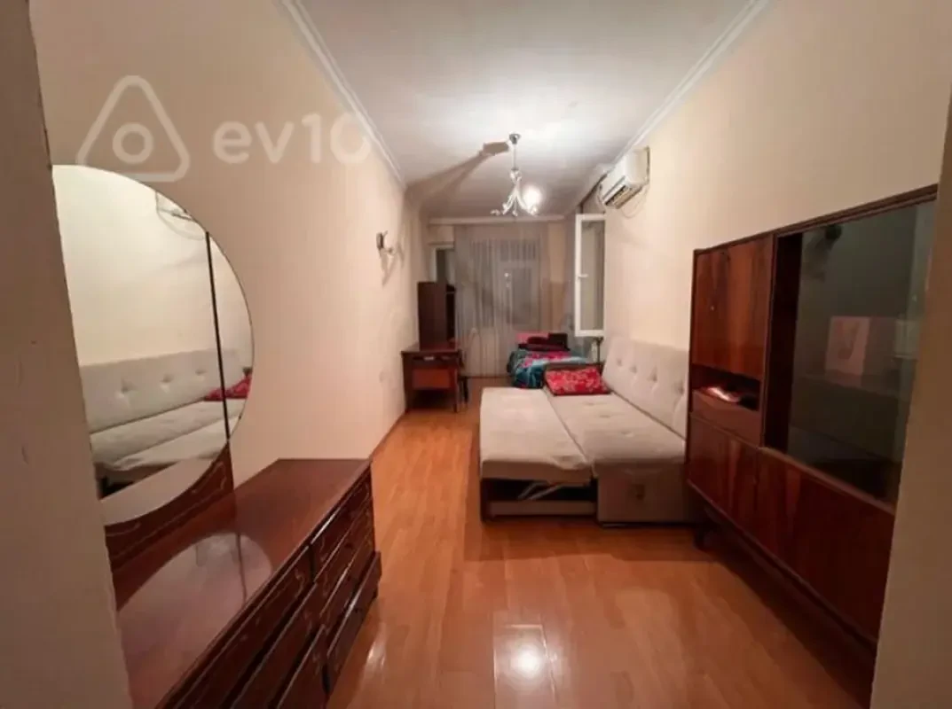 Kirayə verilir 4 otaqlı köhnə tikili 100 m²