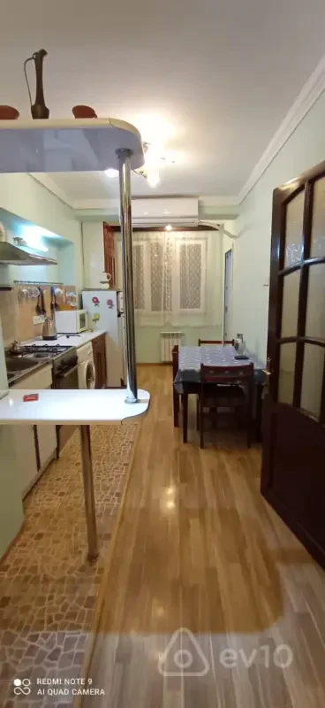 Kirayə verilir 3 otaqlı köhnə tikili 85 m²