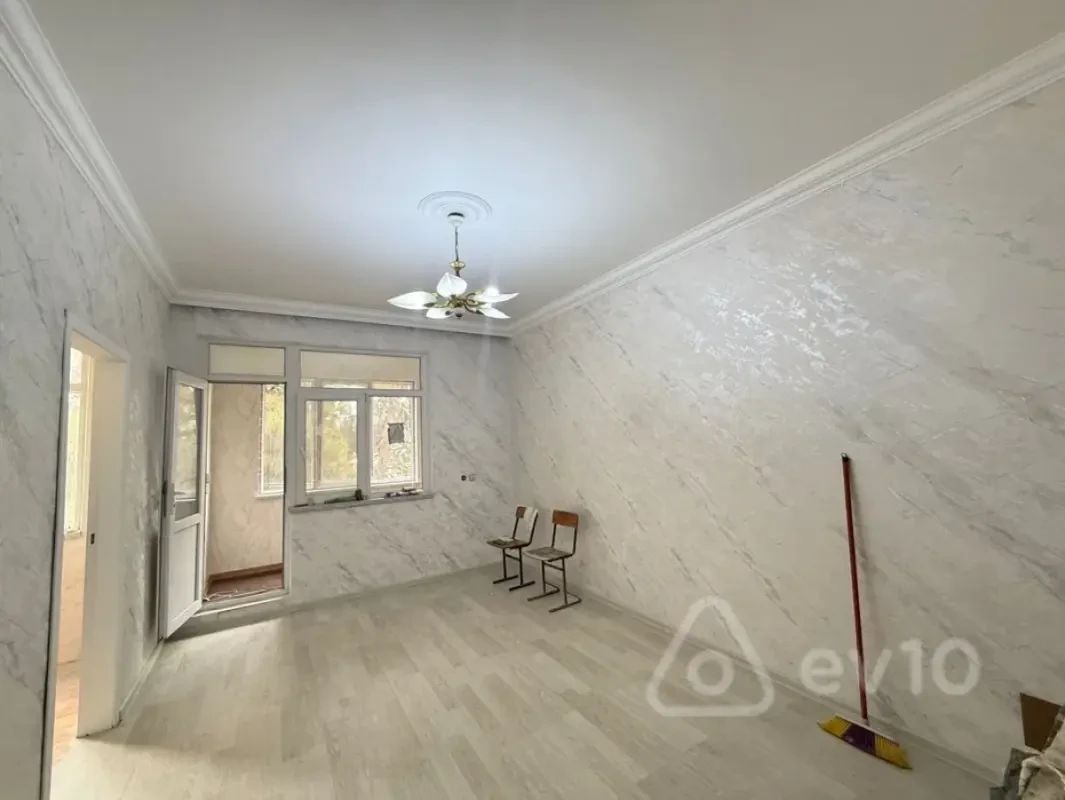 Kirayə verilir 1 otaqlı köhnə tikili 45 m²