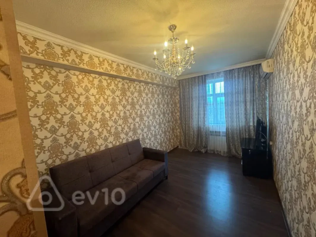 Kirayə verilir 2 otaqlı köhnə tikili 40 m²