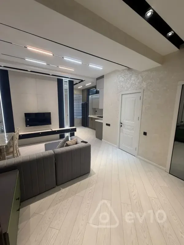 Satılır 1 otaqlı köhnə tikili 52 m²