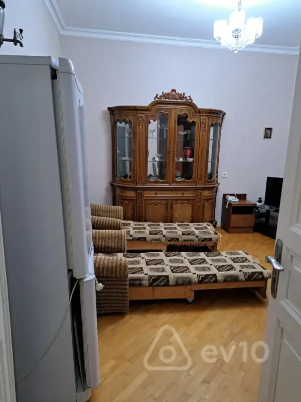Kirayə verilir 2 otaqlı köhnə tikili 60 m²