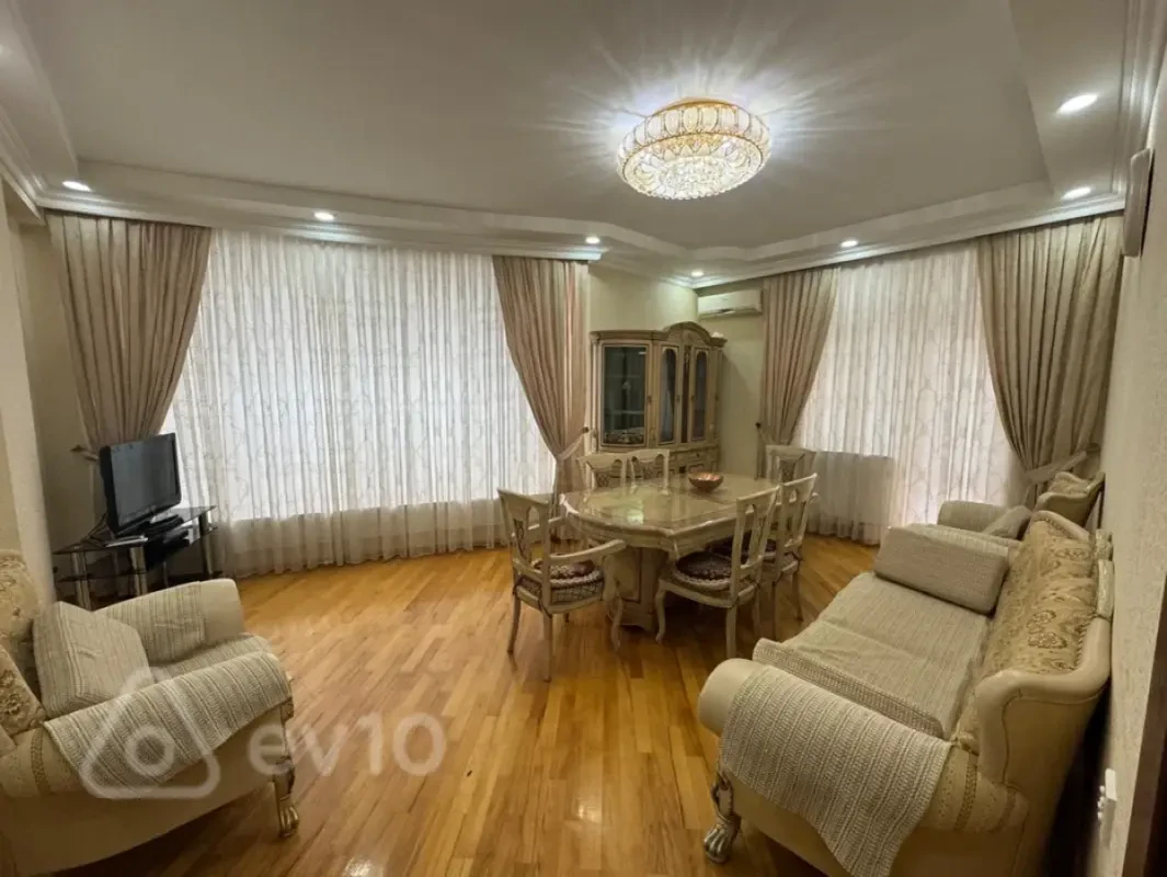 Kirayə verilir 3 otaqlı yeni tikili 120 m²