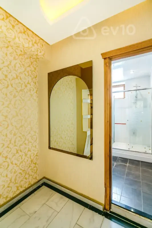 Kirayə verilir 8 otaqlı həyət evi 600 m²