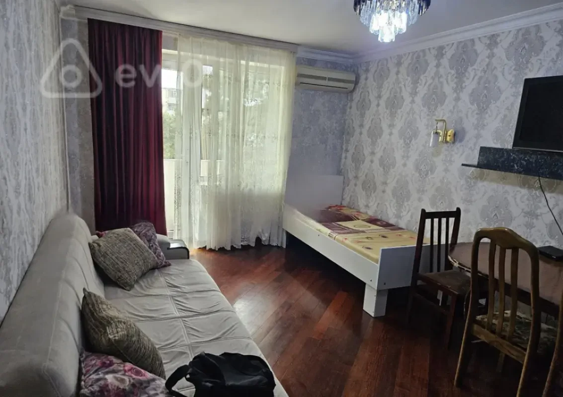 Kirayə verilir 1 otaqlı köhnə tikili 50 m²