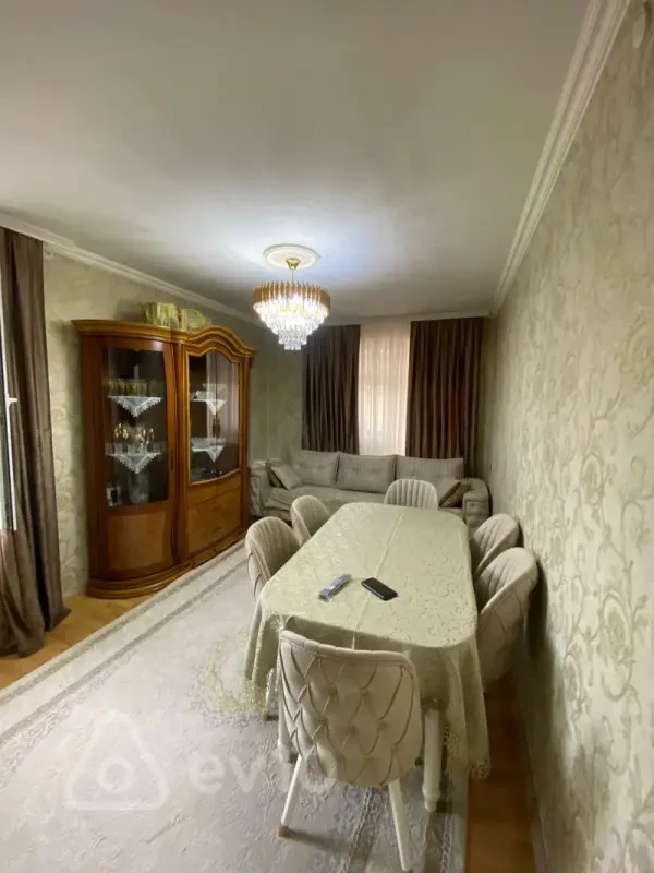 Satılır 2 otaqlı köhnə tikili 65 m²