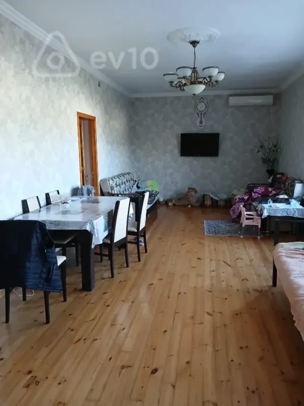 Satılır 3 otaqlı həyət evi 200 m²