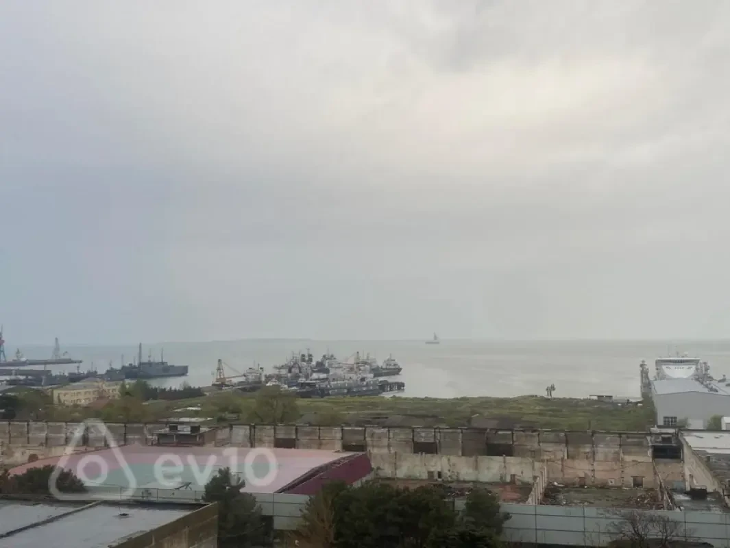 Satılır 2 otaqlı köhnə tikili 60 m²