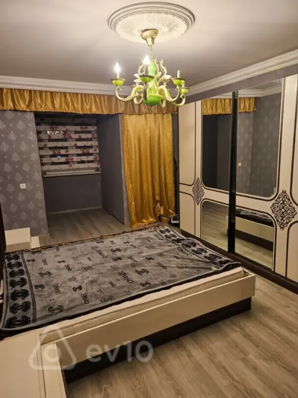 Kirayə verilir 2 otaqlı köhnə tikili 50 m²