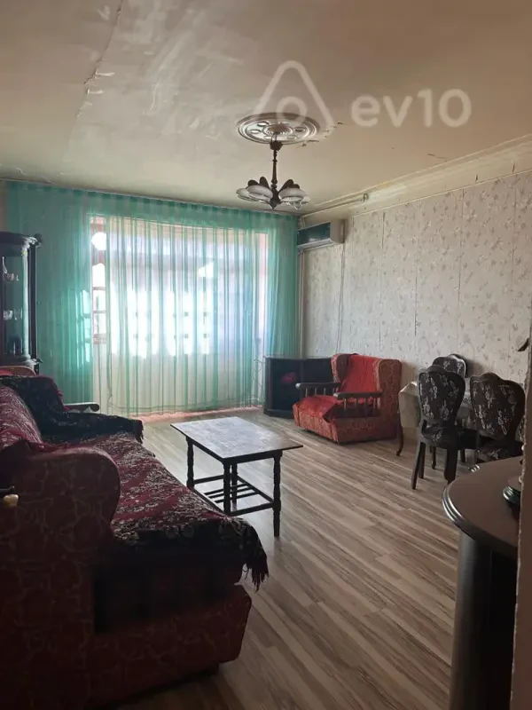 Kirayə verilir 2 otaqlı köhnə tikili 60 m²