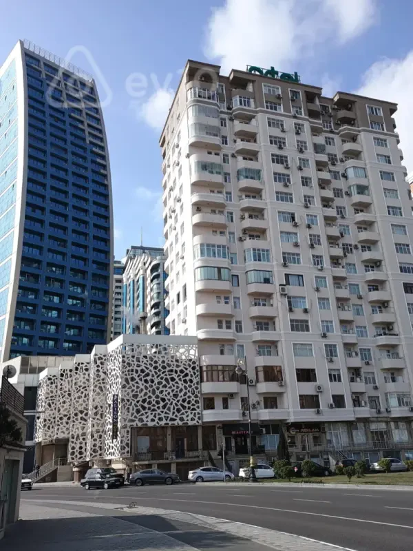 Satılır 3 otaqlı yeni tikili 155 m²