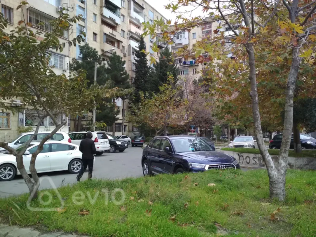 Satılır 4 otaqlı köhnə tikili 105 m²
