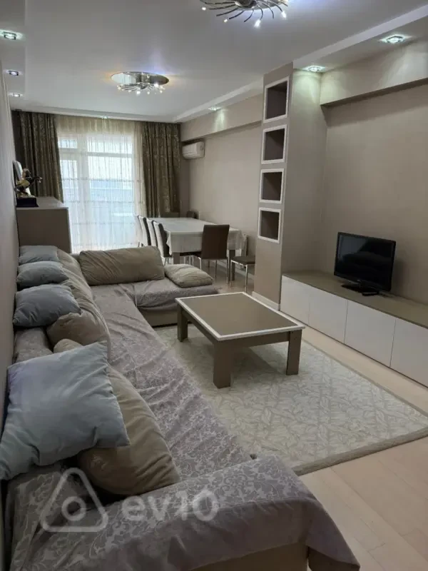 Kirayə verilir 3 otaqlı yeni tikili 140 m²