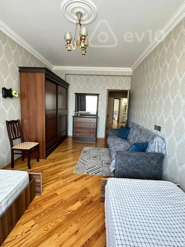 Kirayə verilir 3 otaqlı yeni tikili 120 m²