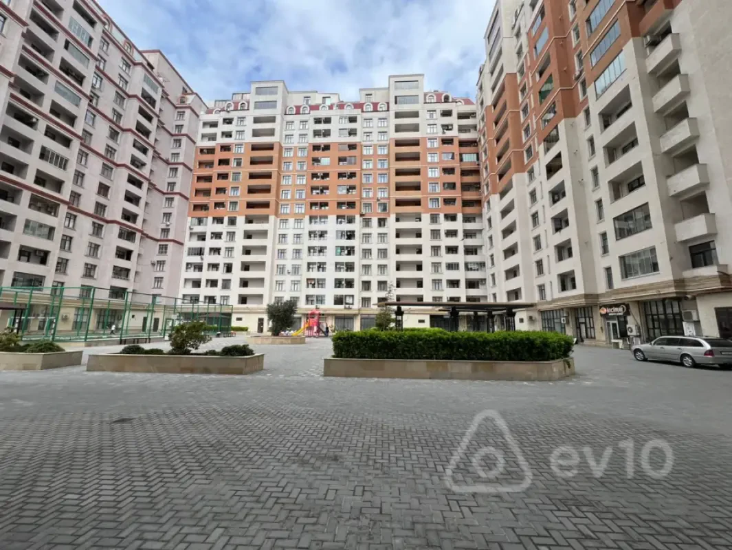Kirayə verilir 3 otaqlı yeni tikili 120 m²