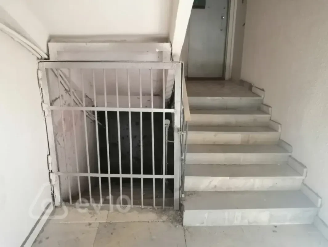 Satılır mənzil 42 m²