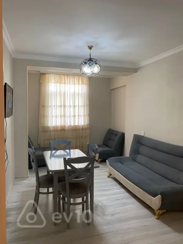 Kirayə verilir 2 otaqlı köhnə tikili 60 m²