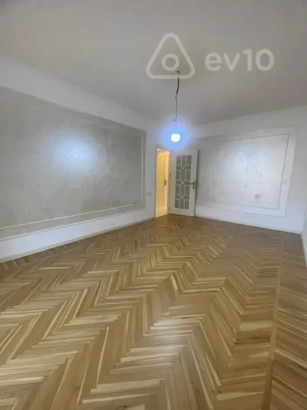 Satılır 3 otaqlı köhnə tikili 75 m²