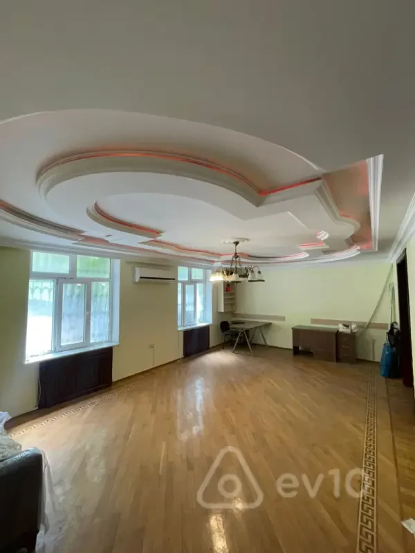 Kirayə verilir 3 otaqlı ofis 90 m²