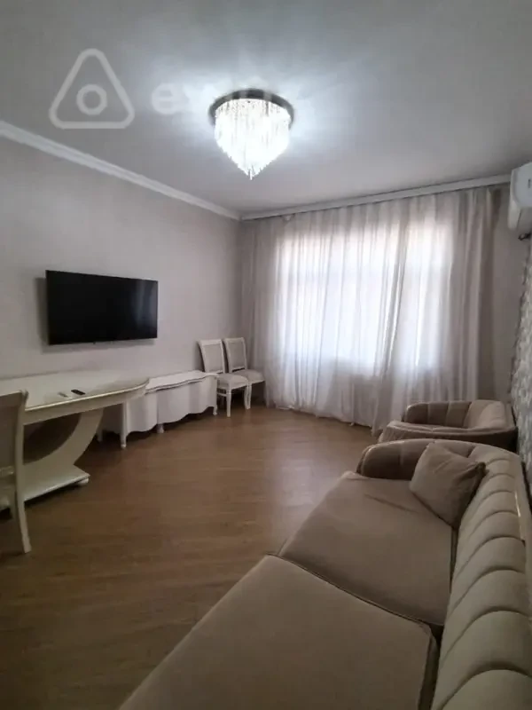 Kirayə verilir 2 otaqlı köhnə tikili 90 m²