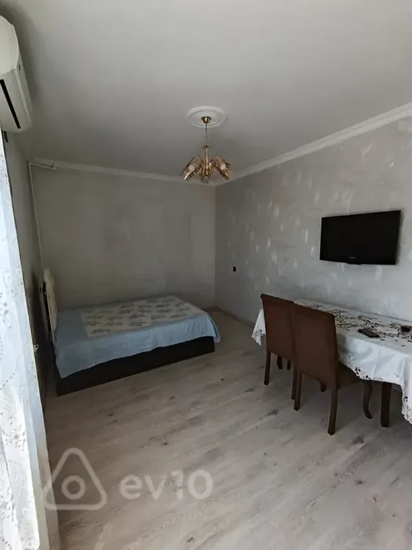 Kirayə verilir 1 otaqlı köhnə tikili 42 m²