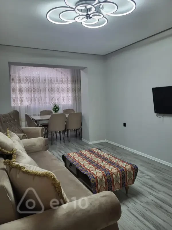 Kirayə verilir 2 otaqlı köhnə tikili 60 m²