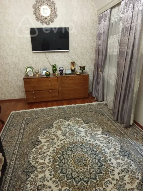 Kirayə verilir 2 otaqlı köhnə tikili 55 m²