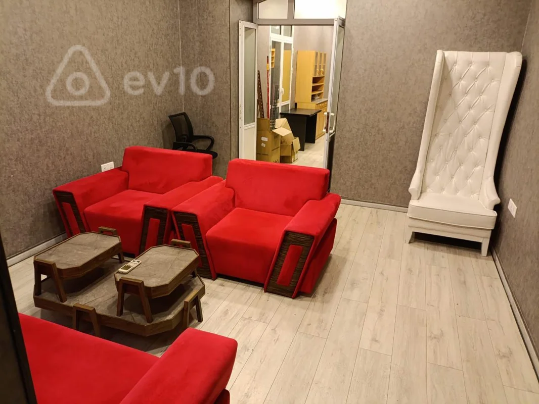 Kirayə verilir 4 otaqlı ofis 80 m²