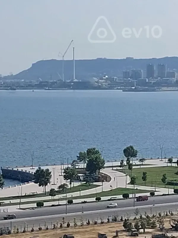 Kirayə verilir 3 otaqlı yeni tikili 140 m²
