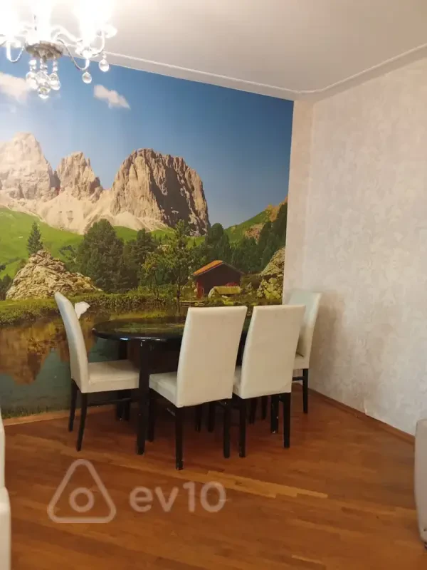 Kirayə verilir 5 otaqlı köhnə tikili 110 m²