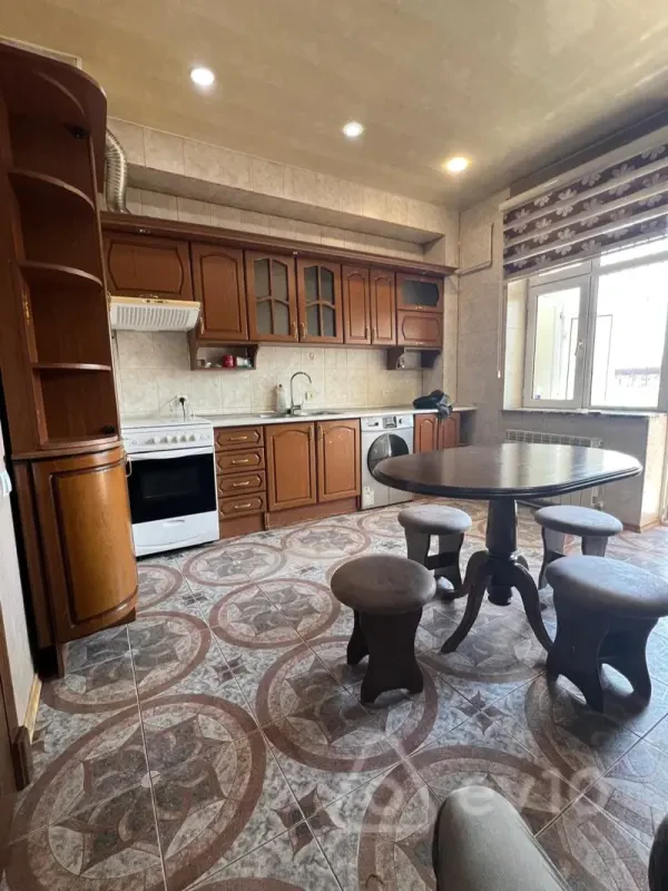 Kirayə verilir 3 otaqlı yeni tikili 120 m²