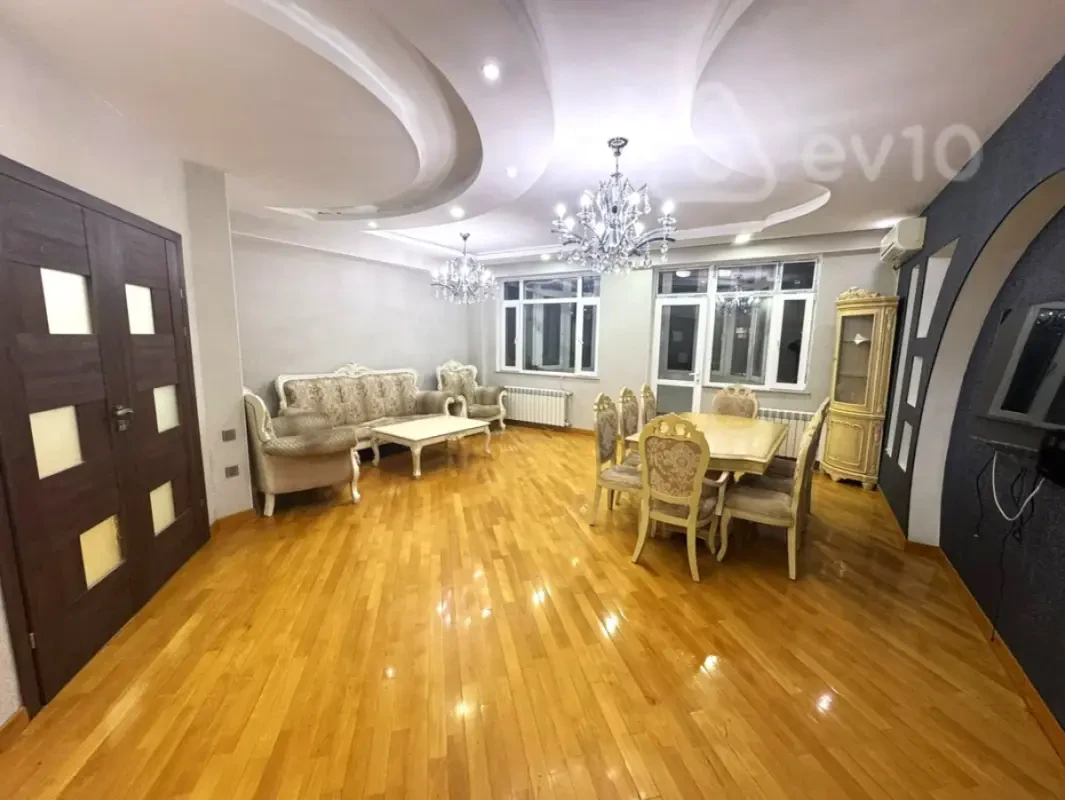 Kirayə verilir 4 otaqlı köhnə tikili 140 m²