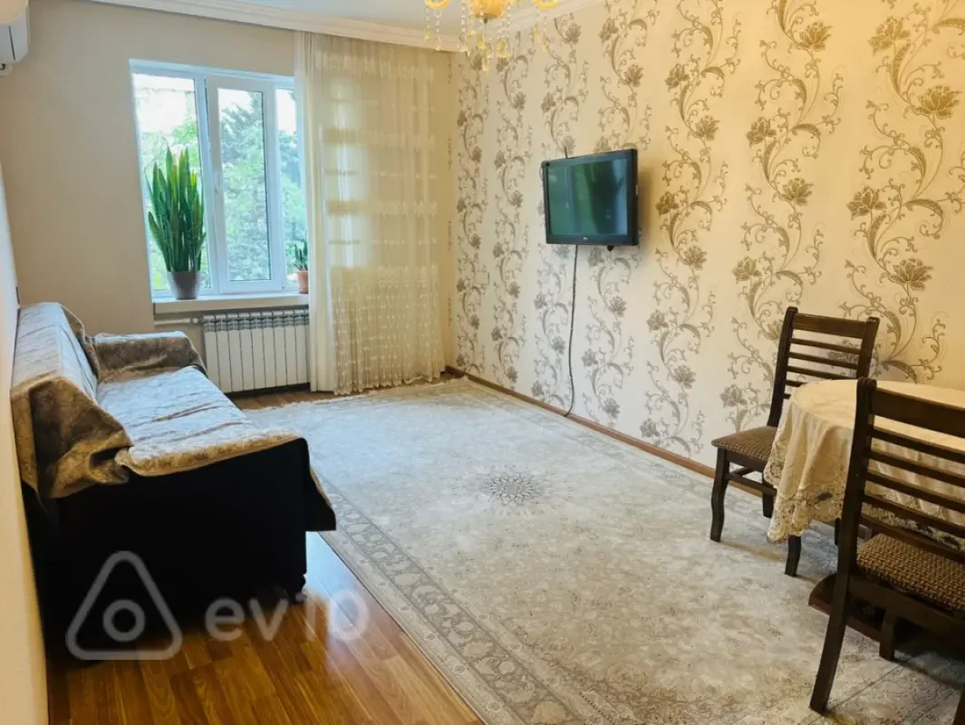 Satılır 2 otaqlı köhnə tikili 60 m²